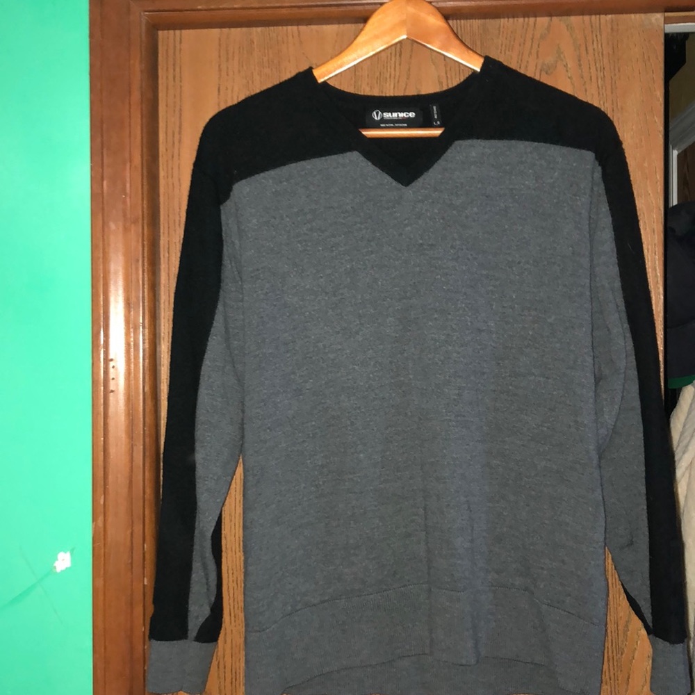 Men’s Side Large Sunice v-neck sweater